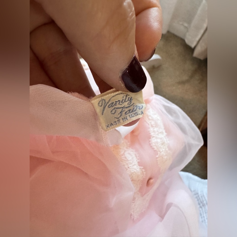 Vintage 1950s Vanity Fair Delicate Pink Nylon Chiffon & White Lace Nighty Slip - Picture 9 of 10